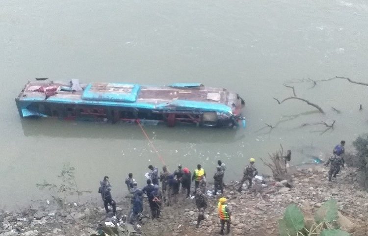 घाटबेँसीमा बस दुर्घटना हुँदा ६ जनाको मृत्यु