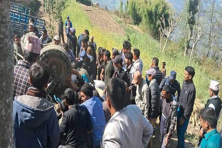 अछाममा ट्याक्टर पल्टिंदा पाँच जनाको घटनास्थलमै ज्यान गयाे