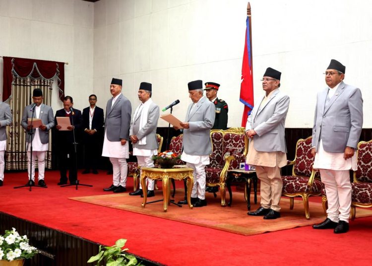 तीन मंत्रीले लिए सपथ