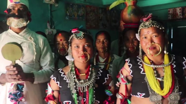 थारू समुदायको इतिहास झल्किने कला प्रदर्शनी  शुरु