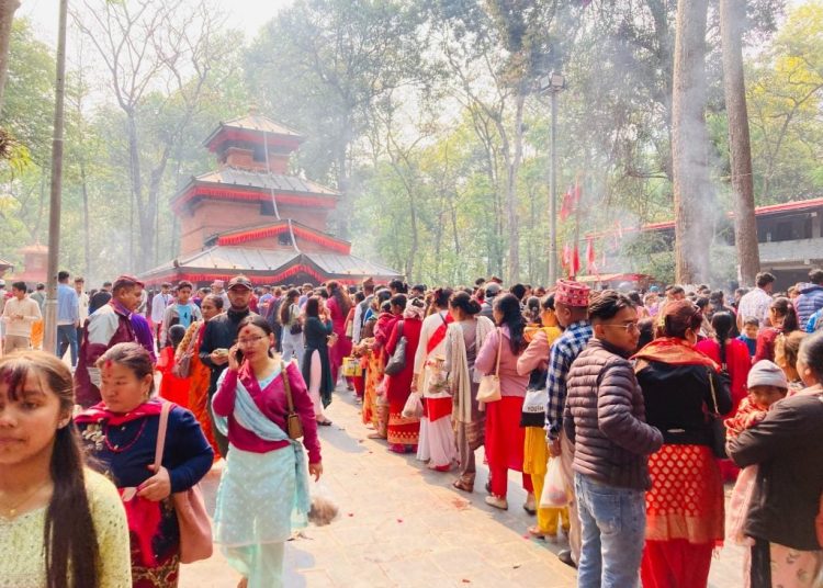 कालिका मन्दिरमा भक्तजनको घुइँचो