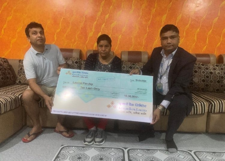 खाता धारकलाई १० लाख रूपैयाँको दुर्घटना बीमा रकम भुक्तानी