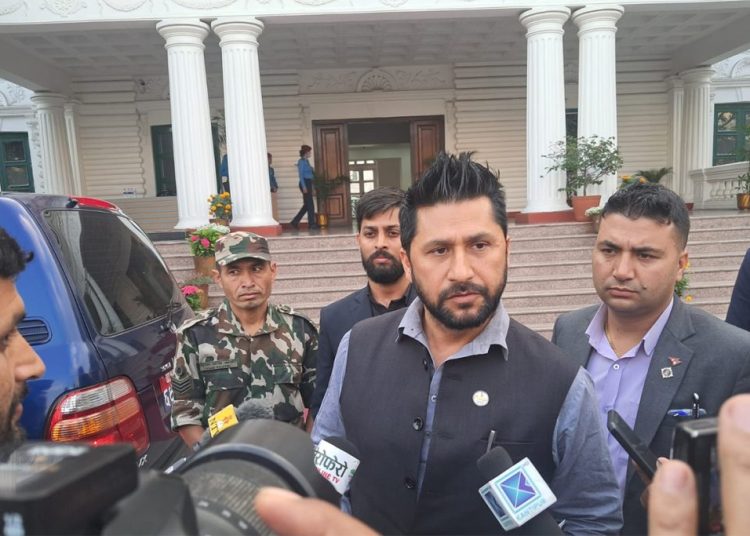 मलाई लागेका आरोपबारे संसदमा बोल्न पाउनुपर्छ :  रवि लामिछाने