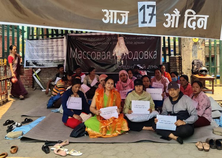 रुसी सेनामा आमरण अनशन बसेका पीडितहरुले अनशन तोडे