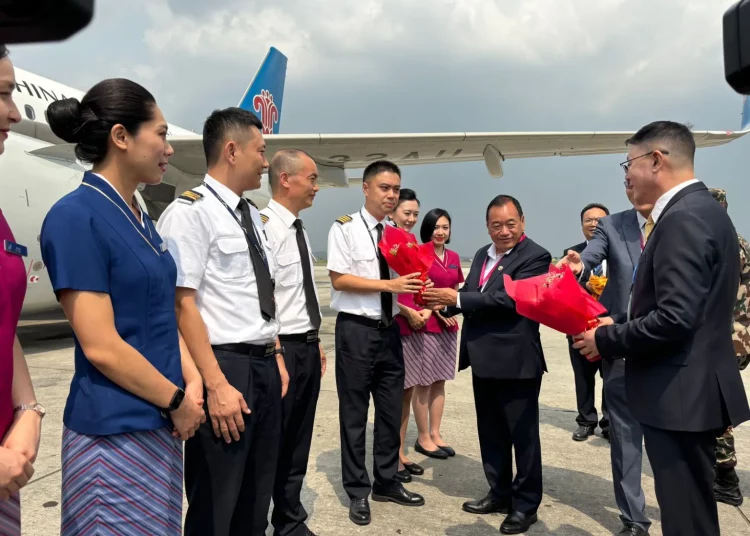 पर्यटनमन्त्री तामाङद्धारा चाइना साउर्दनका क्याबिन क्रुहरूलाई स्वागत