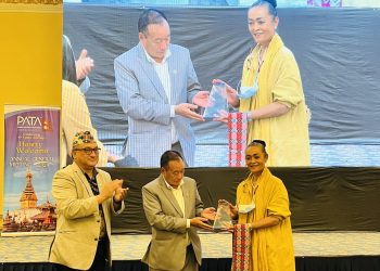 अम्बिका श्रेष्ठ र श्यामकुमार पाण्डेलाई लाइभ टाइम अचिभमेन्ट अवार्ड प्रदान