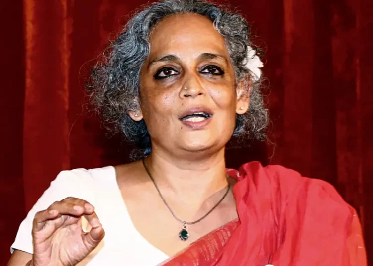 लेखिका अरुन्धती रोयविरुद्ध मुद्दा