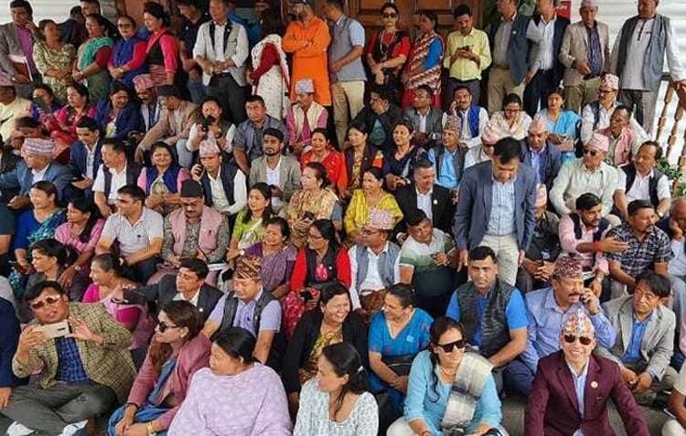 देशभरका स्थानीय निकायहरू आन्दोलनमा उत्रे