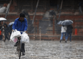 मेघगर्जनरचट्याङ्ग सहित वर्षा हुने