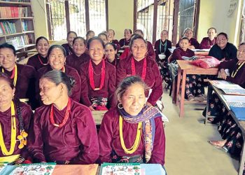 कक्षा ३ मा पढ्दै ३५ देखि ७० वर्ष उमेर पुगेका दोलखा ठुलोपातालका आमा