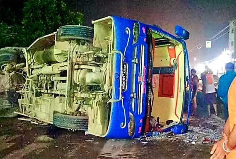 भारतमा नेपालीहरु सवार बस दुर्घटनामा ३० भन्दा बढी घाइते