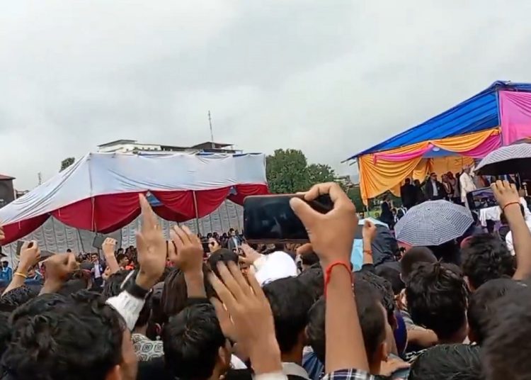 प्रधानमन्त्री केपी शर्मा ओलीविरूद्ध नाराबाजी