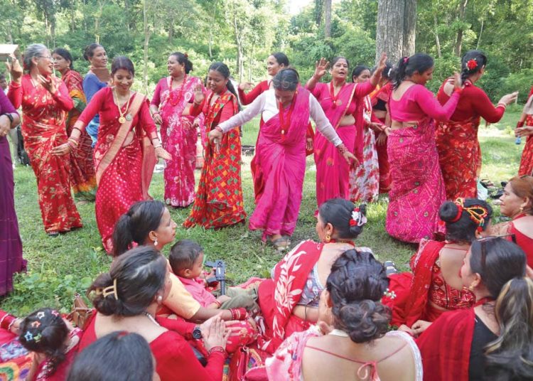 तिज पर्व मनाउने तरिकामा सहरदेखि गाउँसम्म परिवर्तन देखिए