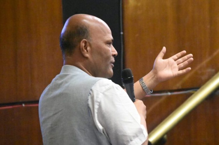 नेपाल विश्वकै अनाैठाे देश भएको भन्दै व्यंग्य