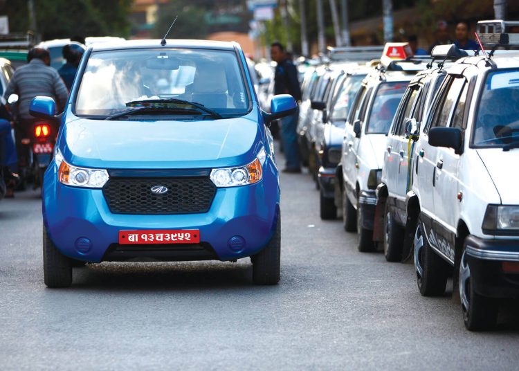 १ हजार २ सय २१ वटा विद्युतीय सवारी साधन भित्रिए