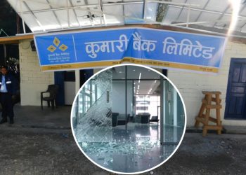 मध्यरातमा बैंक तोडफोड !