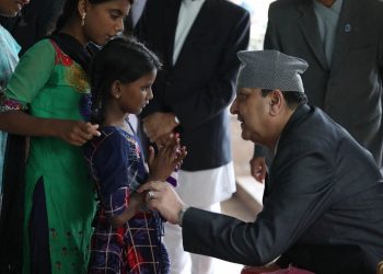 पूर्वराजाले अपराह्न ४ बजेपछि शुभेच्छुक तथा सर्वसाधारणलाई टीका लगाइदिने