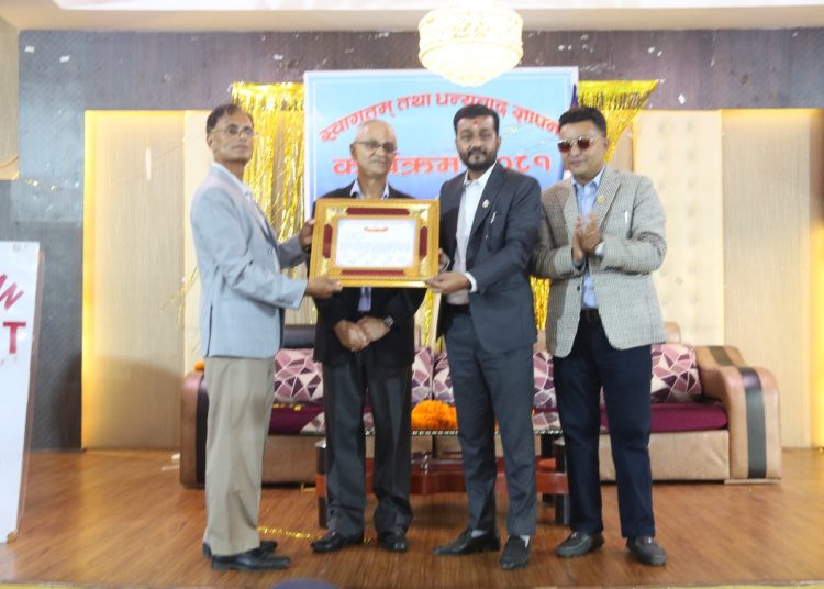 समयमै मेलम्चीको पानी ल्याउन सफल भएको भन्दै मन्त्री यादवलाई सम्मान