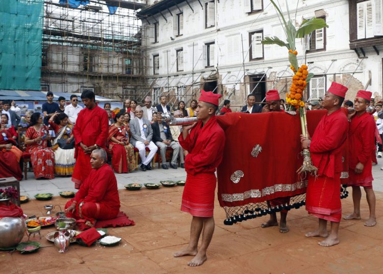दसैँघरमा हर्षोल्लासका साथ फूलपाती भित्र्याइदै
