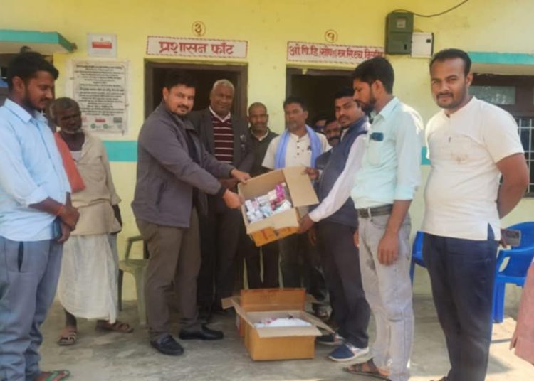 कटहरियाका सामुदायिक हस्पिटललाई निःशुल्क औषधी वितरण