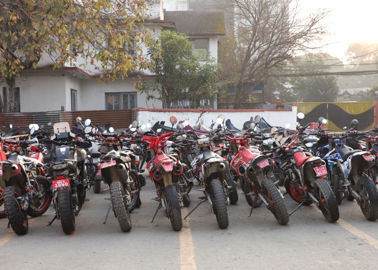 ध्वनी प्रदुषण हुने गरी चलाइएका ५२ मोटरसाइकल नियन्त्रणमा
