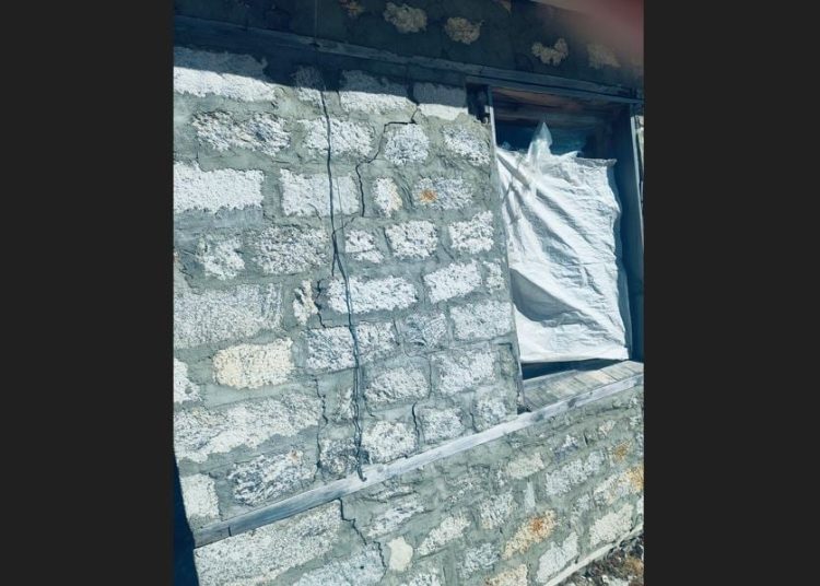भुकम्पबाट थामे पोस्ट कार्यालय भवनमा क्षति