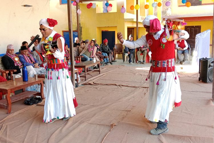 हुड्के नाच लोप हुँदै