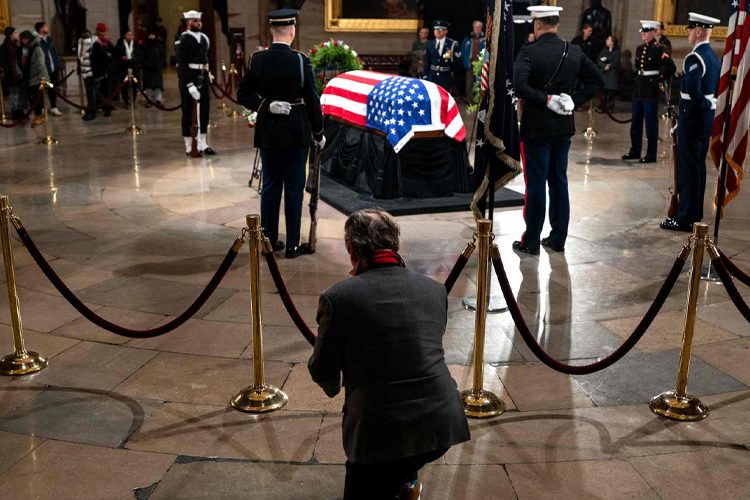 शोकाकुल जनताले ३९औँ अमेरिकी राष्ट्रपतिप्रति श्रद्धाञ्जलि अर्पण