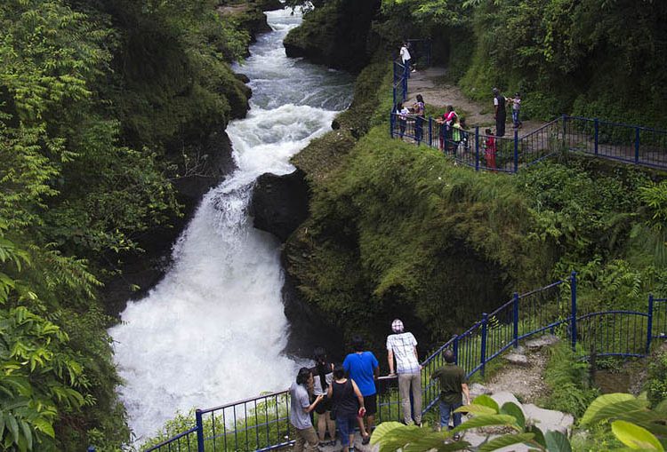 पर्यटकीय गन्तव्य डेभिडफल्समा सञ्चालन हुने