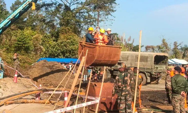 असमकाे कोइला खानीमा एक नेपालीसहित ९ मजदुर फसे