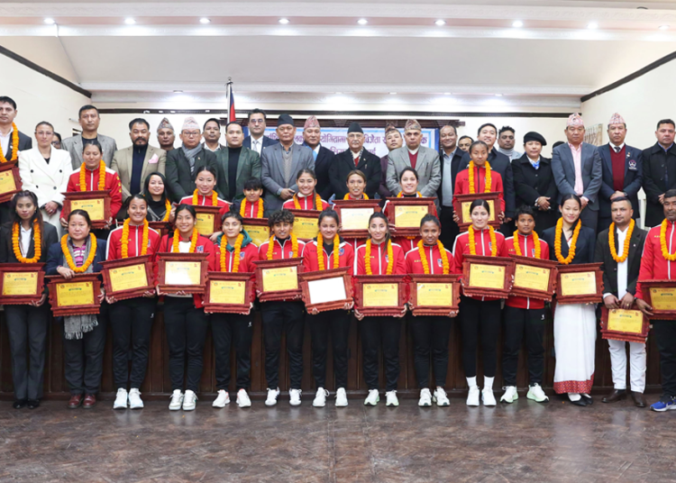 साफ वुमन च्याम्पियनसिप उपविजेता टाेली पुरस्कृत