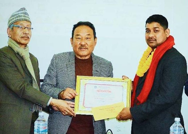सर्वोत्कृष्ट बालसाहित्य लेखन पुरस्कार  इन्द्र चौधरीलाई प्रदान