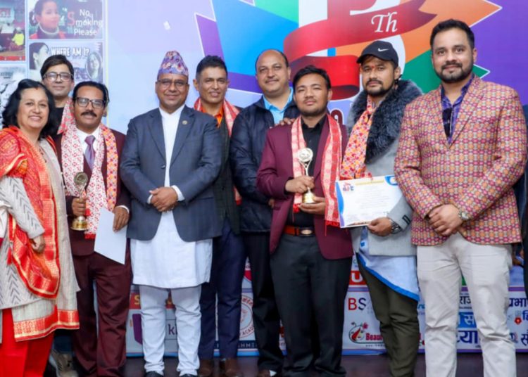 उत्कृष्ट विद्यार्थी फिल्मको अवार्ड ‘द स्कुल वाल’ लाई