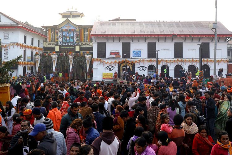 देशभरका शिवालयमा भक्तजनको भीड