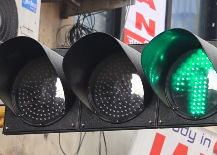 बटन थिचेर ट्राफिक बत्ती बाल्ने प्रविधि सञ्चालनमा