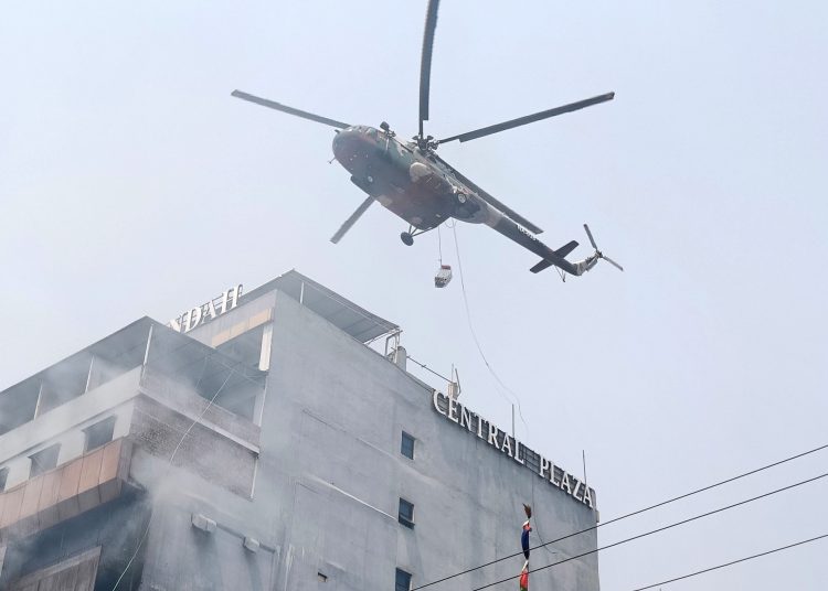 व्यापारिक भवन सेन्टर प्लाजामा आगलागीमा फसेका ११ जनाको उद्धार