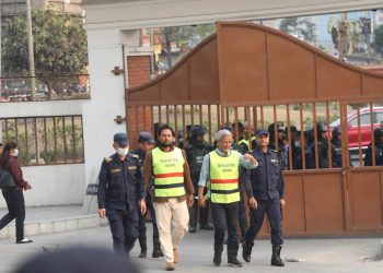 राणा र मिश्रलाई  वकिलको कार्यालयमा उपस्थित गराईयाे