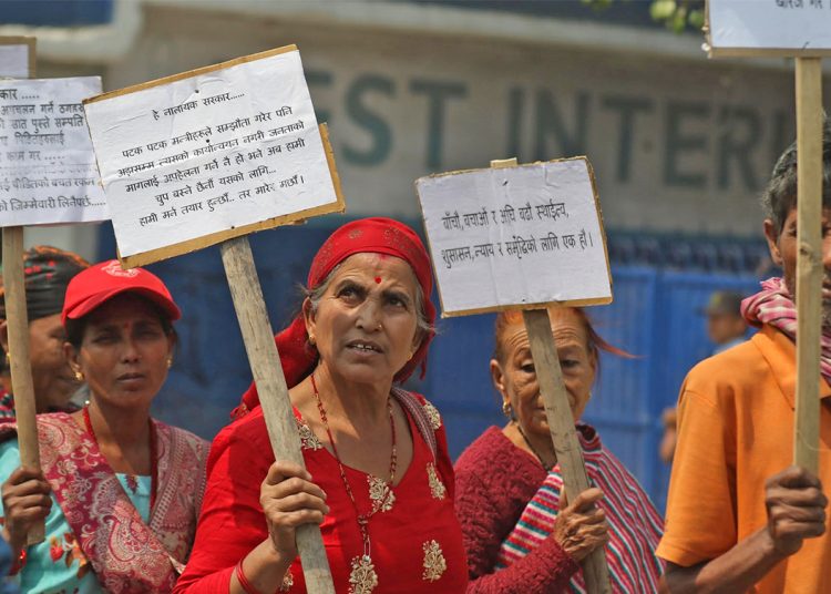 मिटरब्याजीबाट ठगिएका बचतकर्ताहरू प्रदर्शनमा उत्रिए
