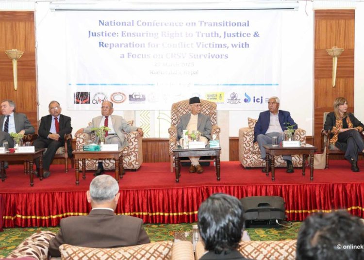 तीन प्रमुख दलका नेताहरू एउटै मञ्चमा