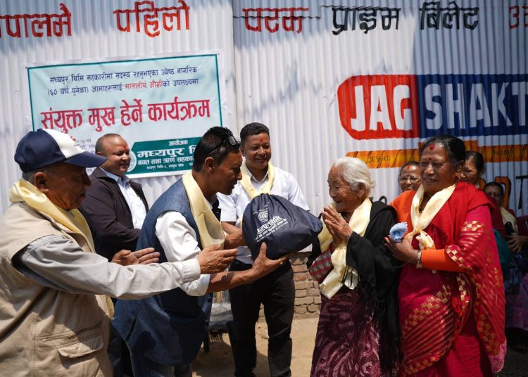 मातातीर्थ औंशीमा मध्यपुर थिमि सहकारीका आमाहरुलाई सम्मान