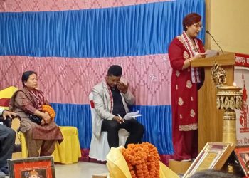 साहित्यकारहरुलाई नगद राशि सहित पुरस्कार प्रदान