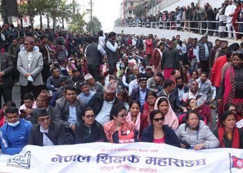 आन्दोलनरत शिक्षकहरू सिंहदरबारमा