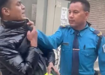 ट्राफिकले कुटेको अर्को भिडियो भाइरल