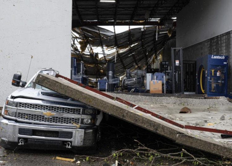 अमेरिकामा भीषण आँधीबेहरीबाट १६ जनाको मृत्यु