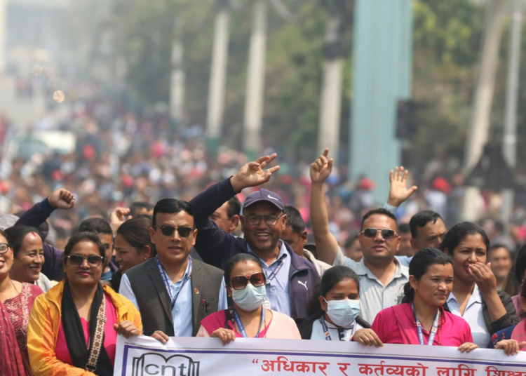 विद्यालय शिक्षा ऐन जारी गर्न माग गर्दै र्‍याली निकाले