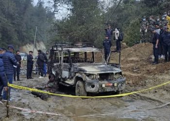पाथीभरामा करेन्ट लागेर घाइते भएहरूकाे उपचार गराउन काठमाडौं ल्याइँदै