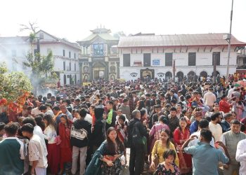 पशुपतिनाथ मन्दिरमा दर्शन गर्नेको घुइँचो