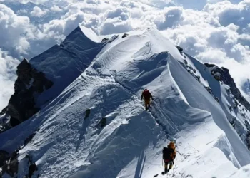 सगरमाथा आरोहणको ७२ वर्षे दौरानमा प्रतिस्पर्धा
