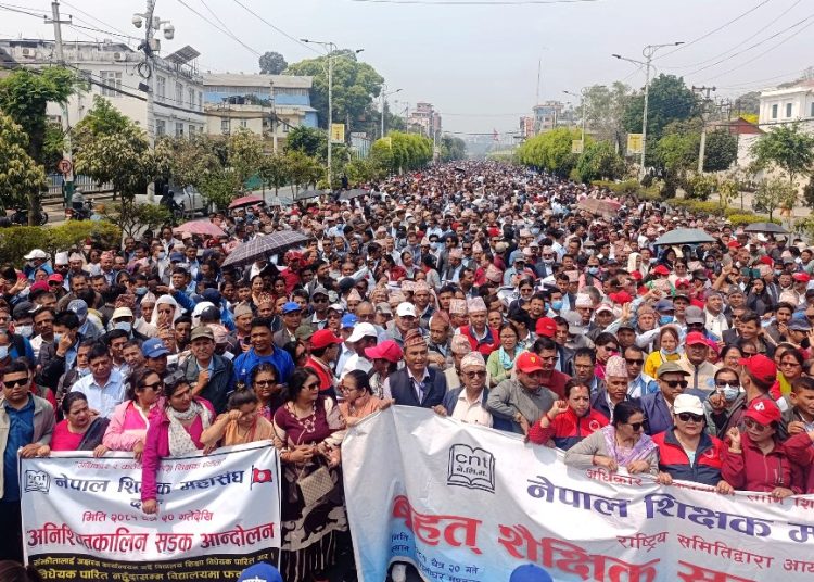शिक्षकहरूलाई धम्क्याएको भन्दै महासंघकाे आपत्ति