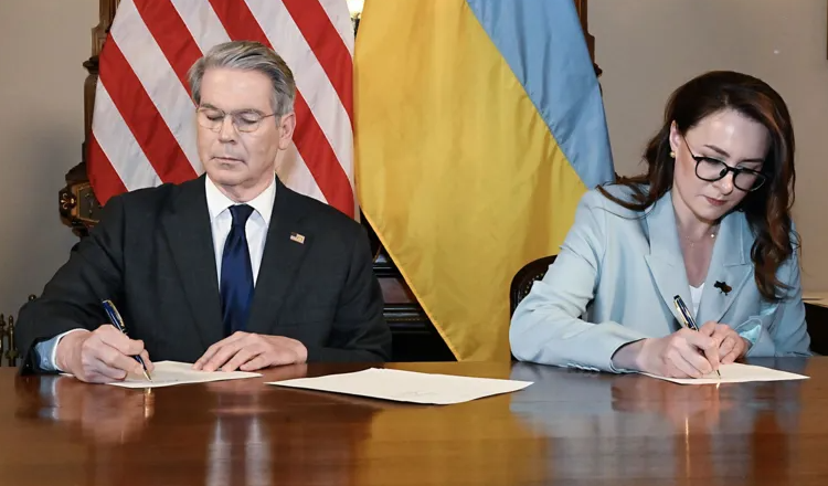 अमेरिकाले युक्रेनसँग खनिज सम्झौता गरे